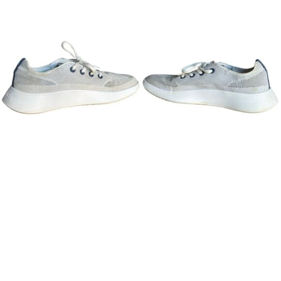 Athletic_Shoes